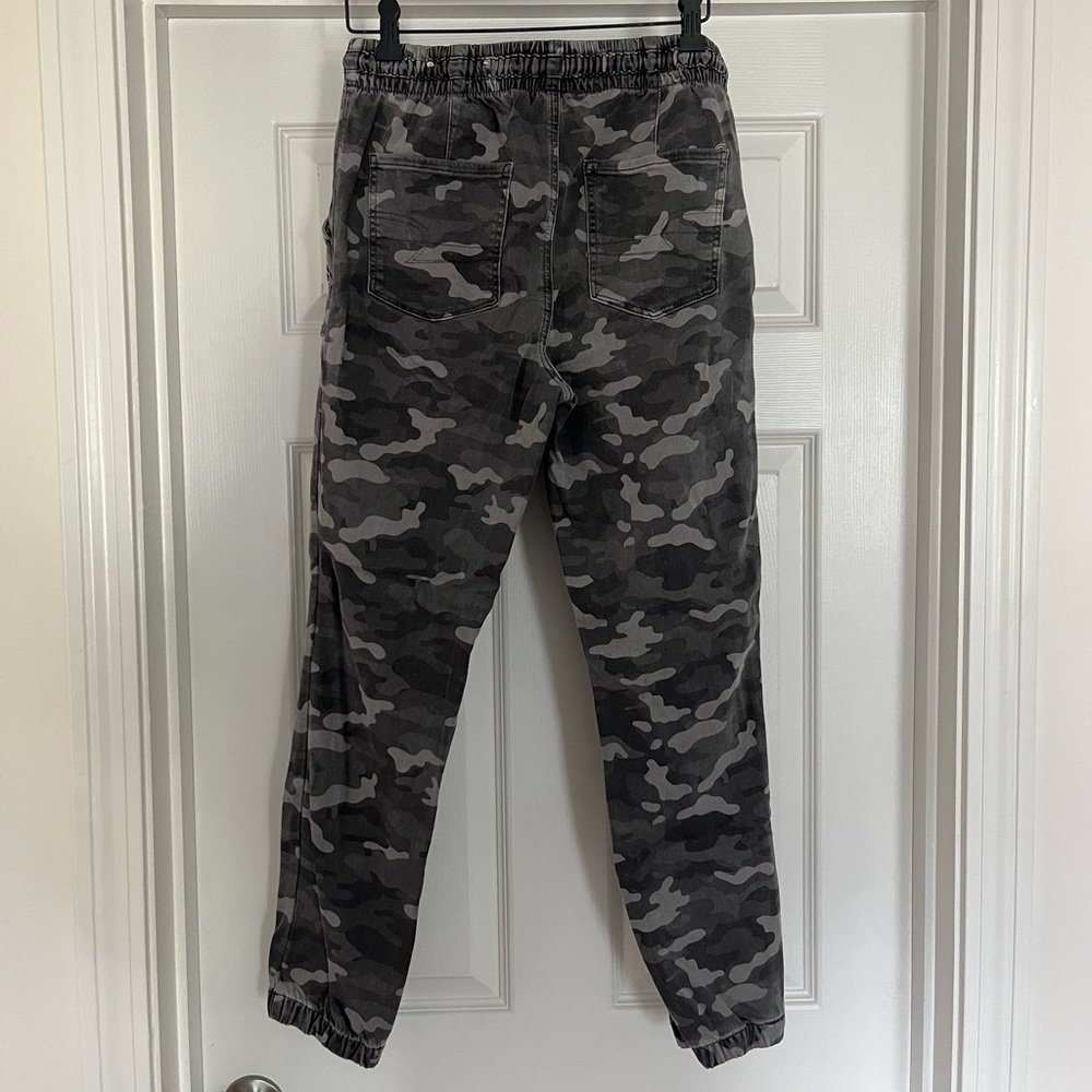 American Eagle Outfitters Women's Gray Camouflage Joggers